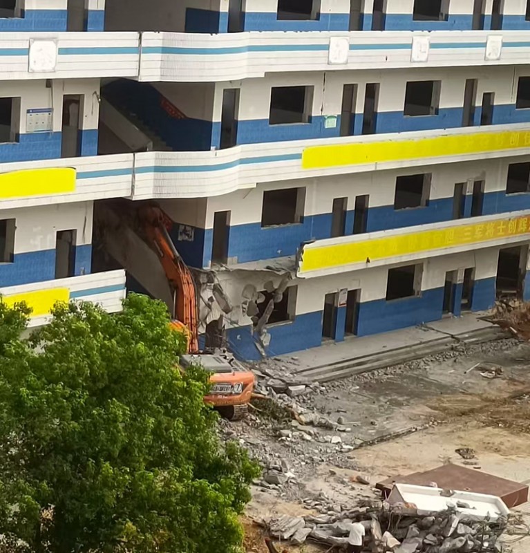 学校拆除回收